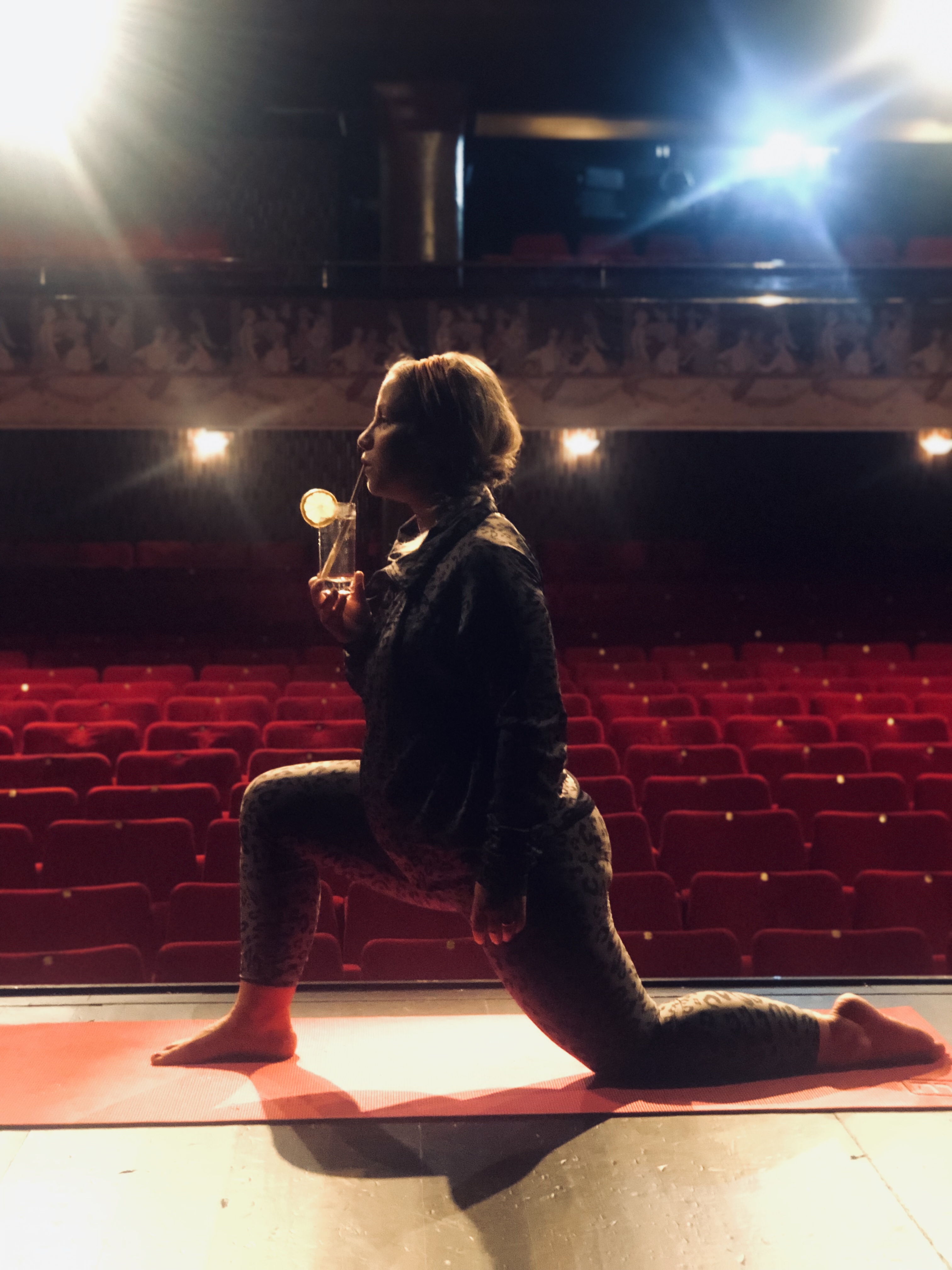 Gin Yoga Scalateatern